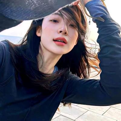 挥著翅膀的女孩